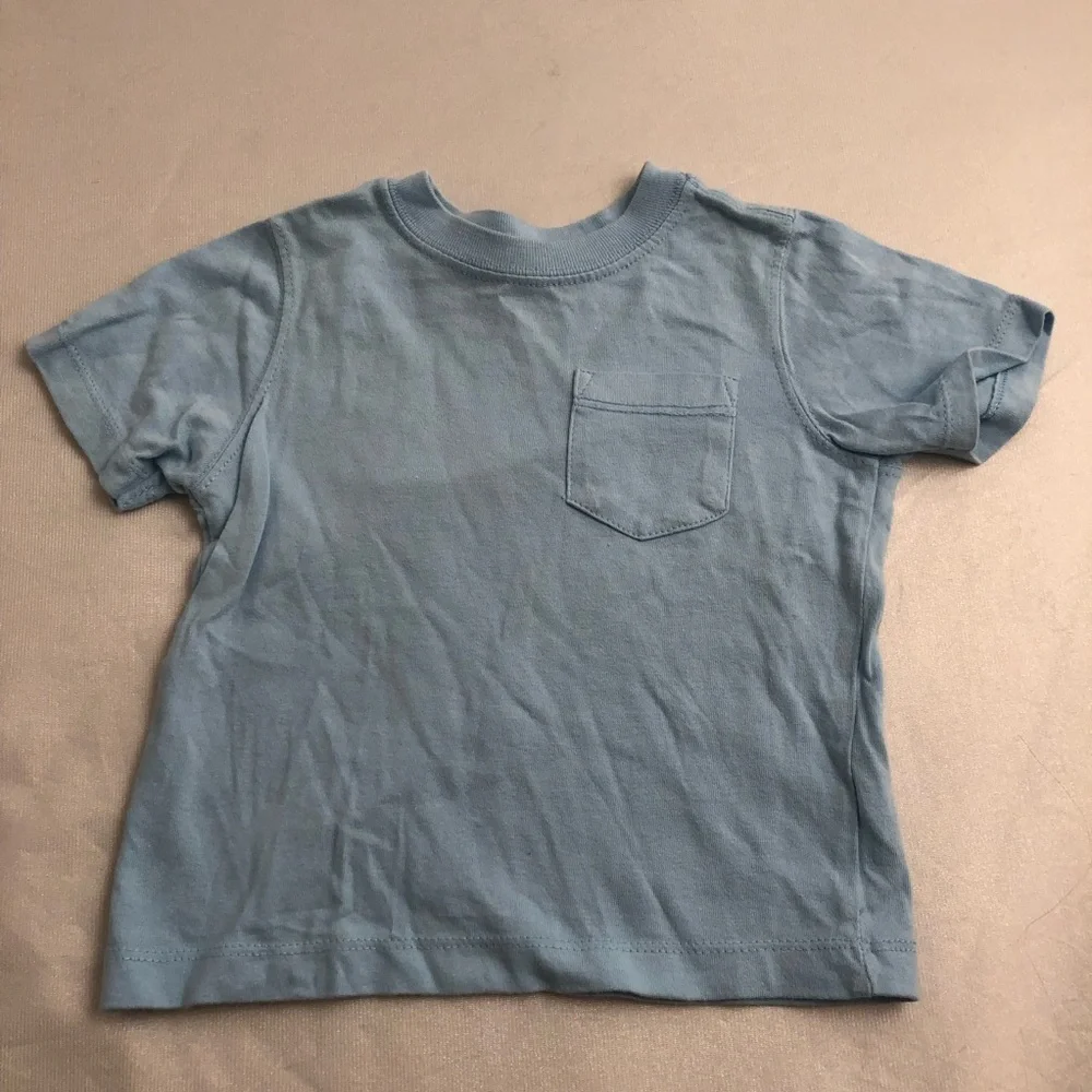 Old Navy light blue crew neck pocket t-shirt 18-24